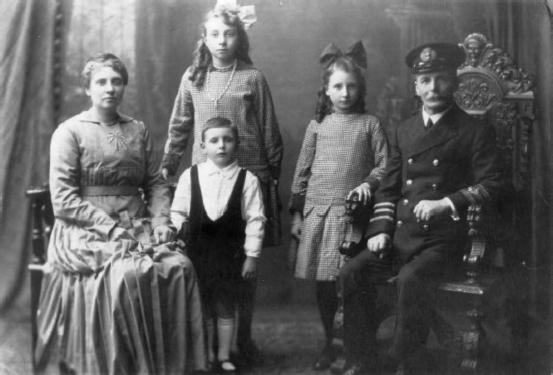 Chief Officer Samuel Hitchin of the Highland Brae with family Mark Hitchin - photo 17