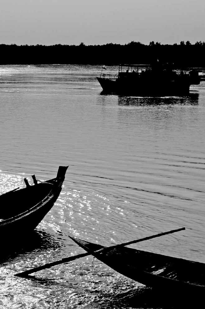 Boats anchored by a river in Bengal Photo courtesy Suriajay - photo 3