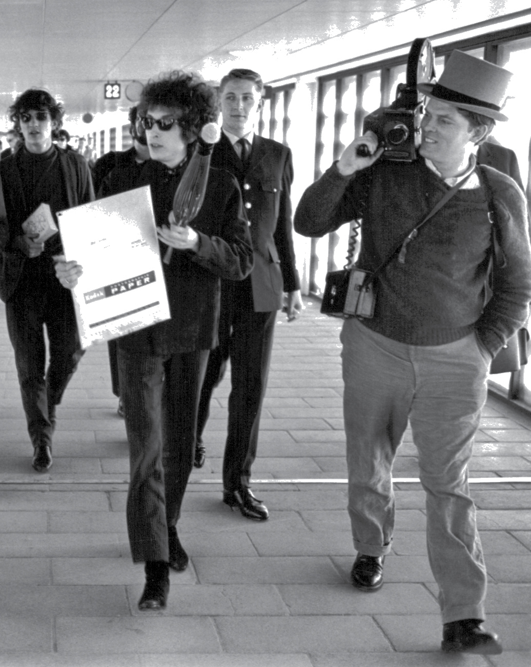 Dylan arrives at Copenhagen airport with Rick Danko lagging behind and DA - photo 17