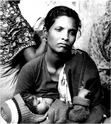 Mothers queue for hours to ensure that their babies are given essential - photo 14