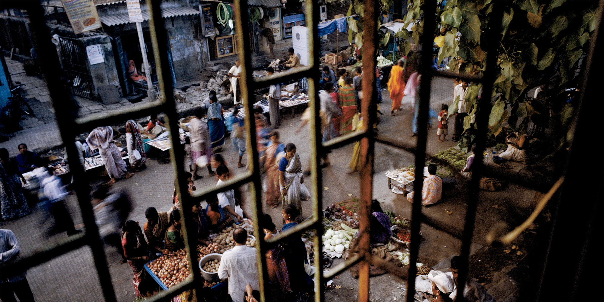 WILLIAM ALBERT ALLARD Mumbai India People move through a busy open-air market - photo 17