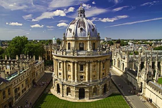 Regarded as a masterpiece of English Gothic architecture the Bodleian Library - photo 8