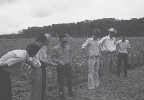 Tran Quang Minh inspecting miracle rice in Long Khanh province 1973 Photo - photo 6