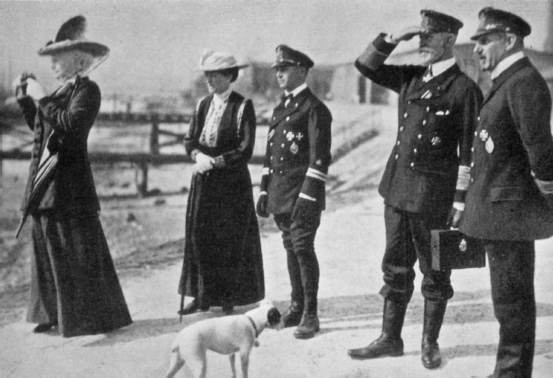 Gunther Plschow third from the right hosts a visit by the kaiserin Princess - photo 20