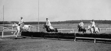 German officers horse racing at Tsingtao Gunther Plschow had to use the - photo 5