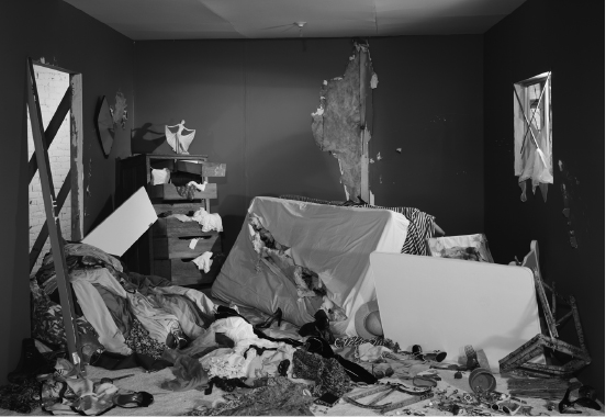 Jeff Wall The Destroyed Room 1978 transparency in lightbox 159 229 cm - photo 2