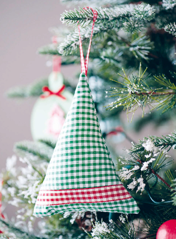 Gingham trees You can make these simple tree decorations in pretty red and - photo 18