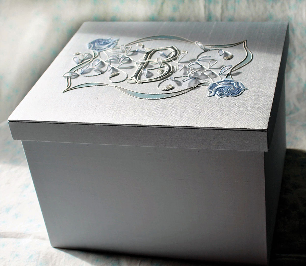 Large box from my apprenticeship with goldwork stumpwork and silk shading - photo 11