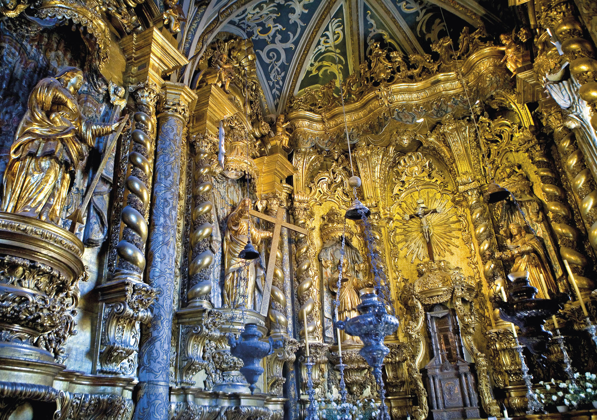 Inside Funchal Cathedral there is an ornate 16th-century altarpiece - photo 4