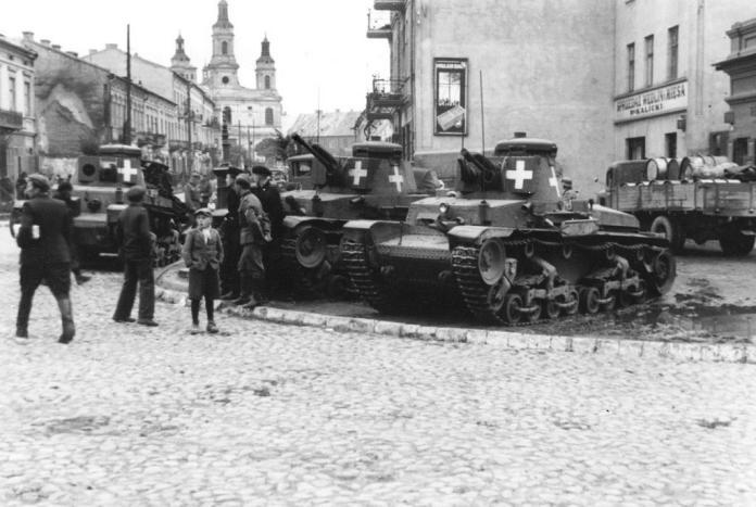 Three Panzer 35t during Fall Weiss the invasion of Poland Panzer 38t - photo 5