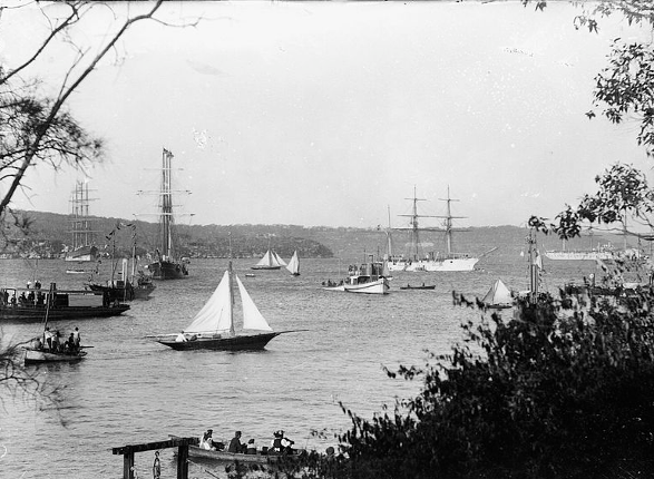 Yacht racing off Kirribilli Point c 1900 ELIZABETH AND HER GERMAN GARDEN - photo 10