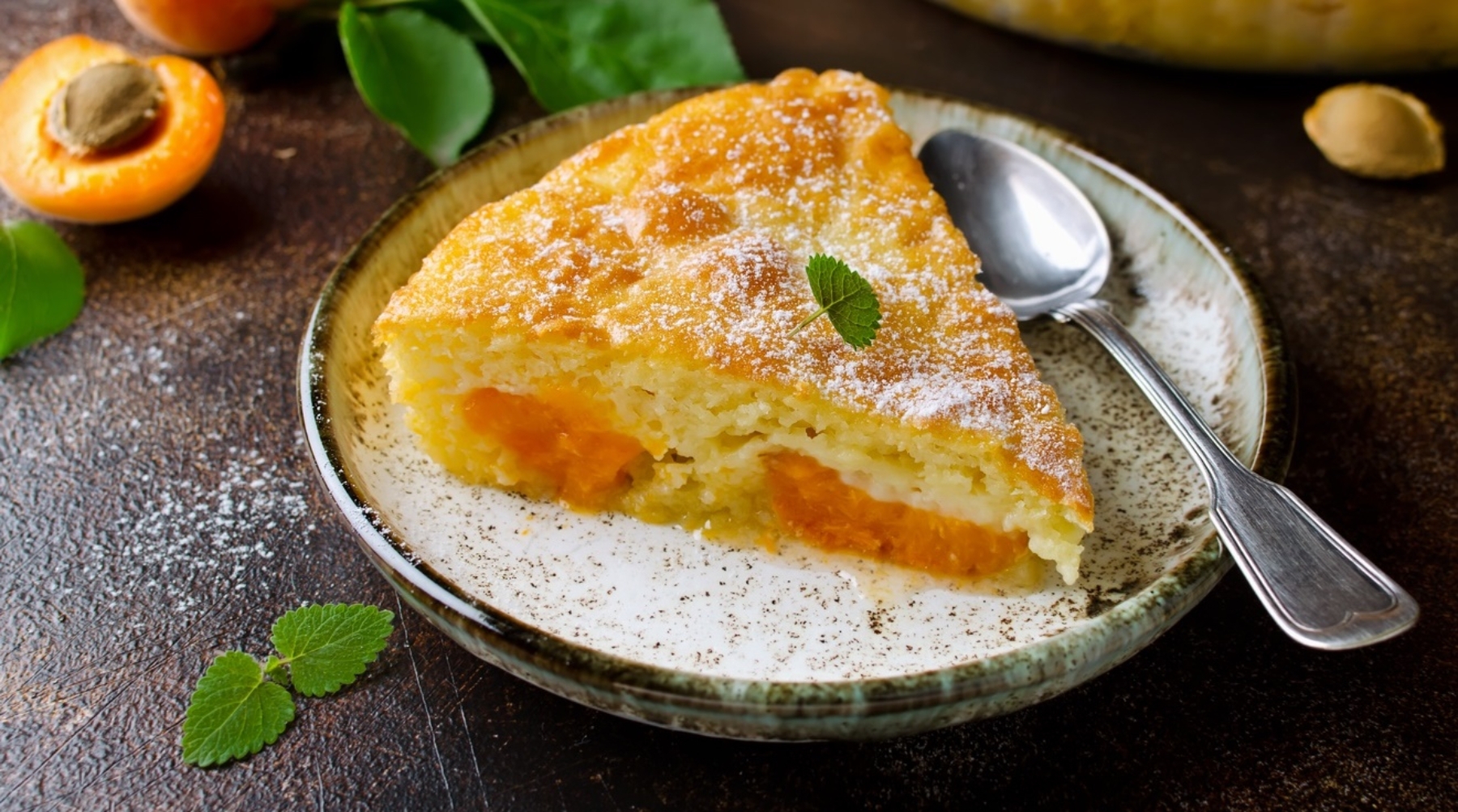 This delicious and sumptuous Apricot and Ratafia sponge cake is what you need - photo 9