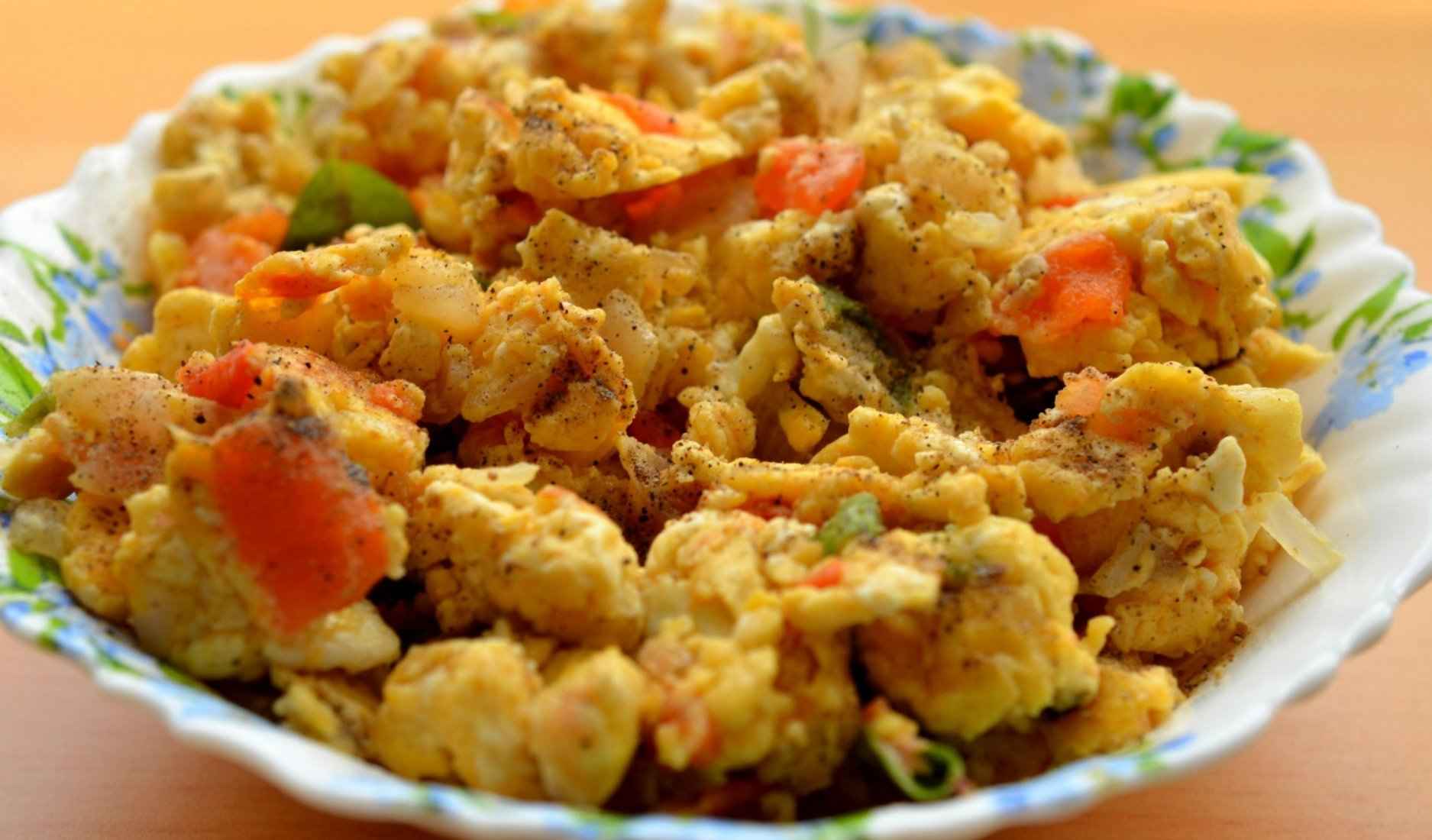 Scrambled eggs cooked with onion and green chilies Serves Preparation - photo 6