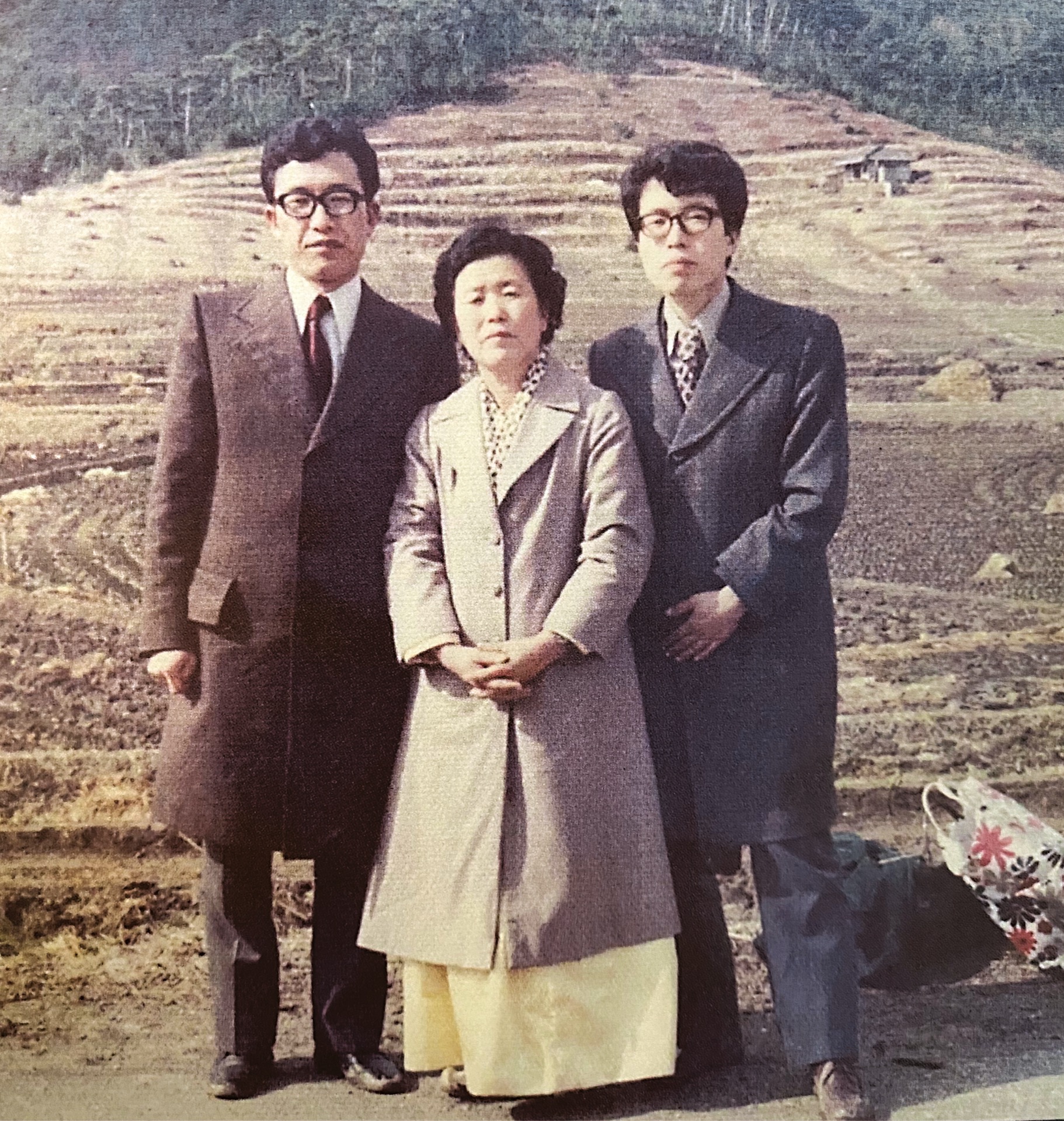 From left to right my father Hahlmuhnee and my uncle Once she shyly counted - photo 10