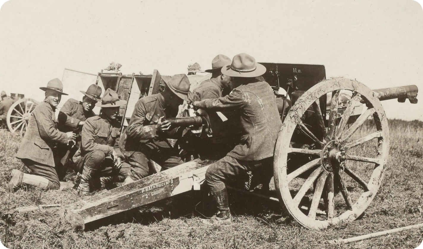 A French 75 mm Gun M1897 is loaded by its crew during World War 1 Photo from - photo 4