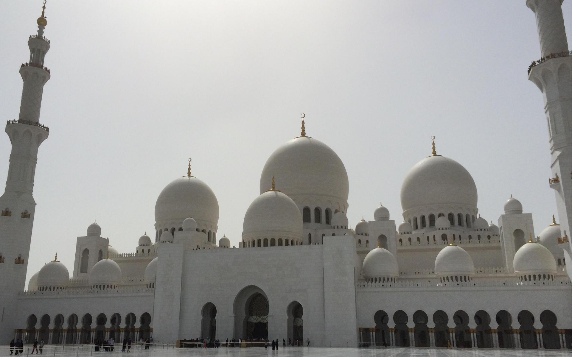 A Travel Photo Lost in United Arab Emirates Vol1 Sightseeing Capital Abu Dhabi - photo 7