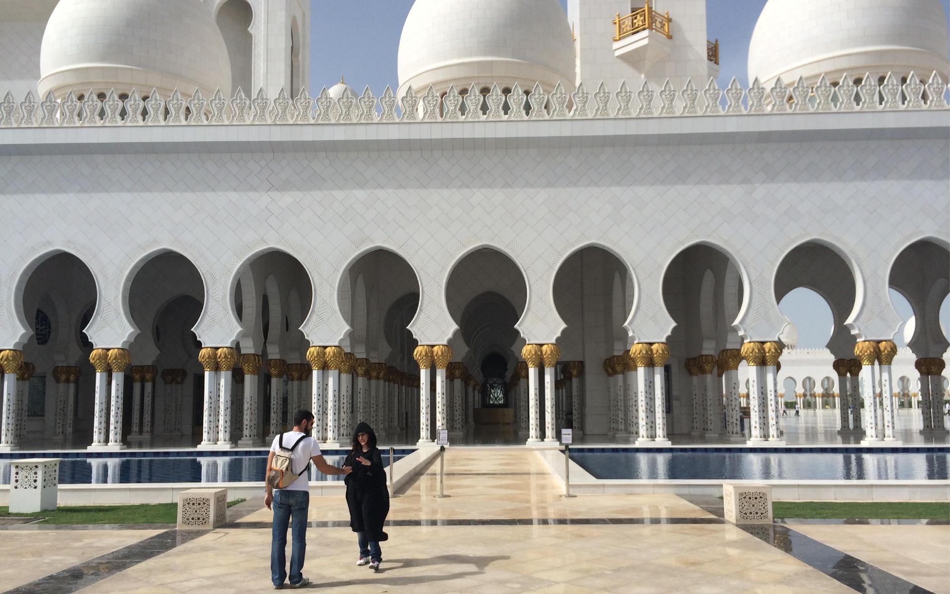 A Travel Photo Lost in United Arab Emirates Vol1 Sightseeing Capital Abu Dhabi - photo 14