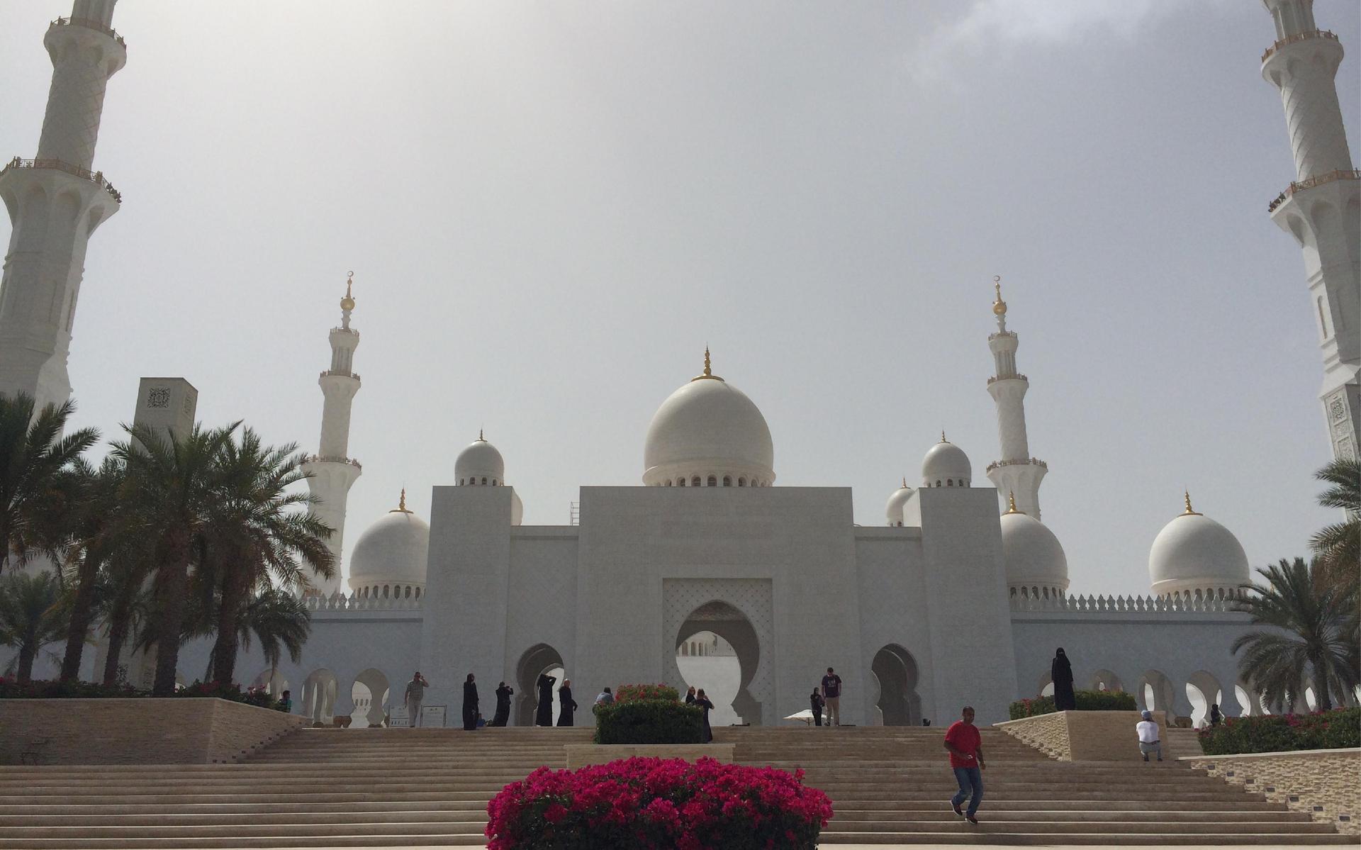 A Travel Photo Lost in United Arab Emirates Vol1 Sightseeing Capital Abu Dhabi - photo 16