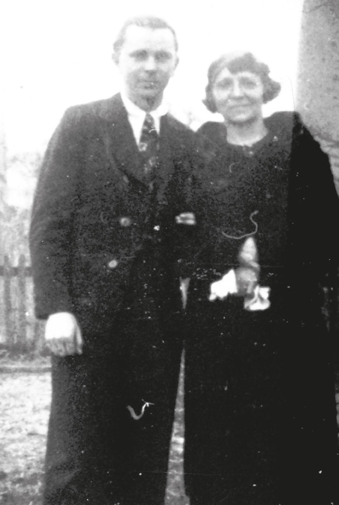 Goleniewski with his mother early 1950s The suave spy Goleniewski during his - photo 3