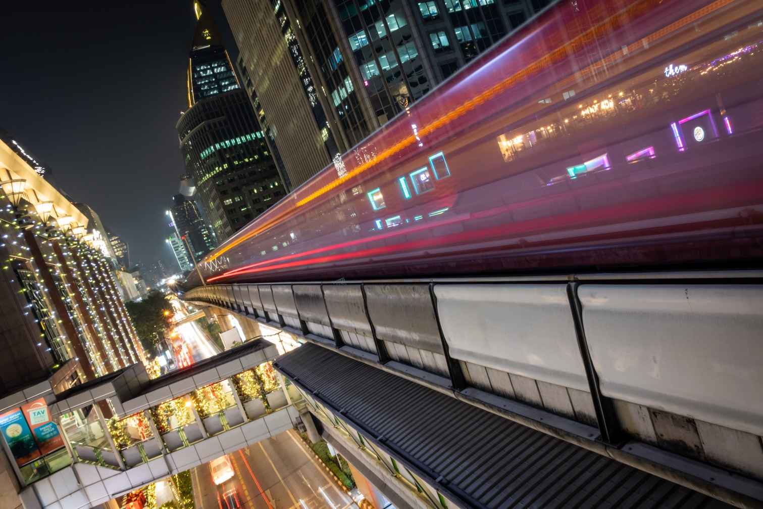 24 mm - F100 - 10 sec - ISO125 Skytrain in Bangkok Fortunately even very - photo 3