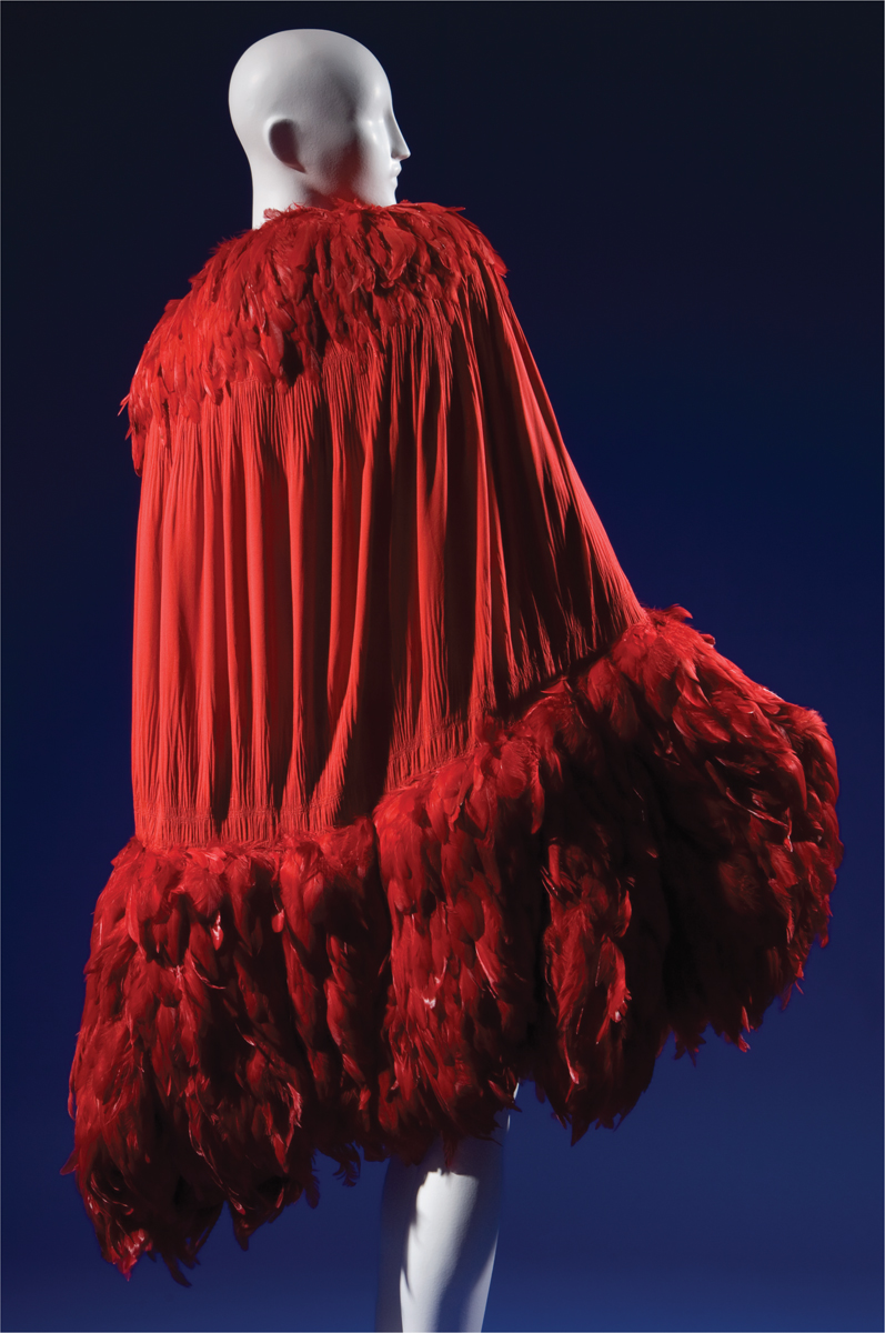 Gabrielle Chanel Red silk crpe de chine and feathers 1927 France The Museum - photo 4