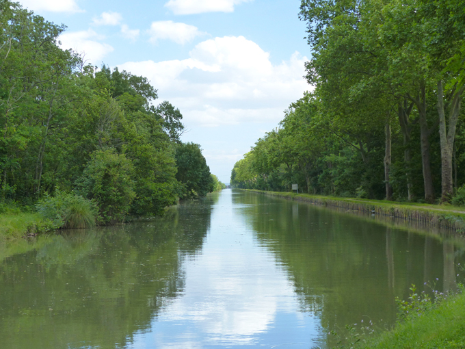 The Garonne canal is at the heart of this cycle ride To reach the canal this - photo 10