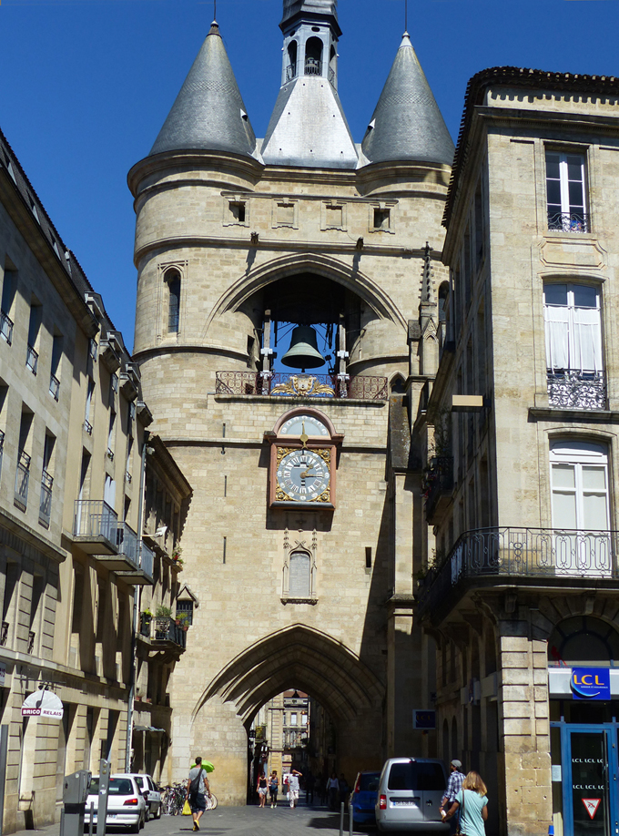 The Grosse Cloche over the rue Saint-James in Bordeaux ROUTE SUMMAR - photo 4