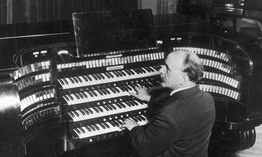 Louis Vierne at the organ of the Philadelphia Wanamaker store for - photo 2