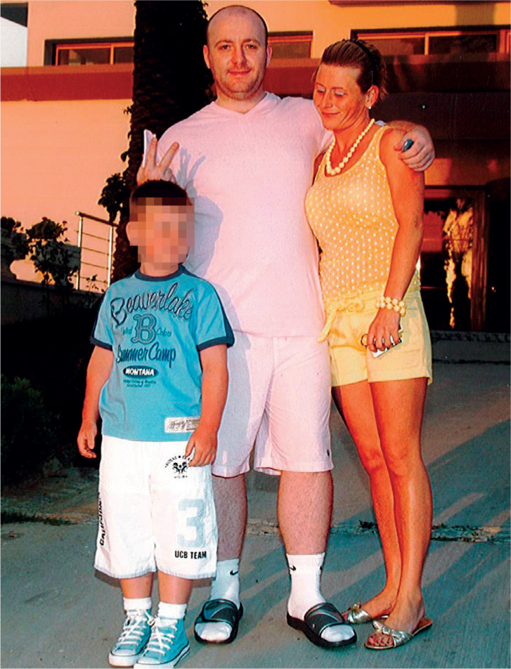 2 Thompsons family enjoying a trip to Spain in 2007 as he cements his position - photo 3