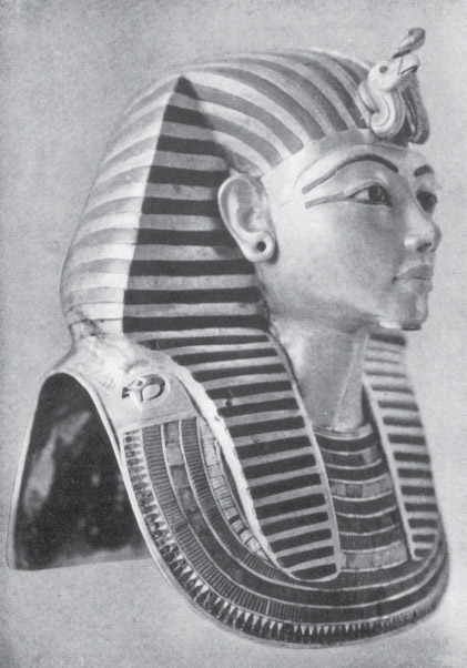 A PORTRAIT OF TUTANKHAMEN The beaten and burnished gold mask of the young king - photo 1