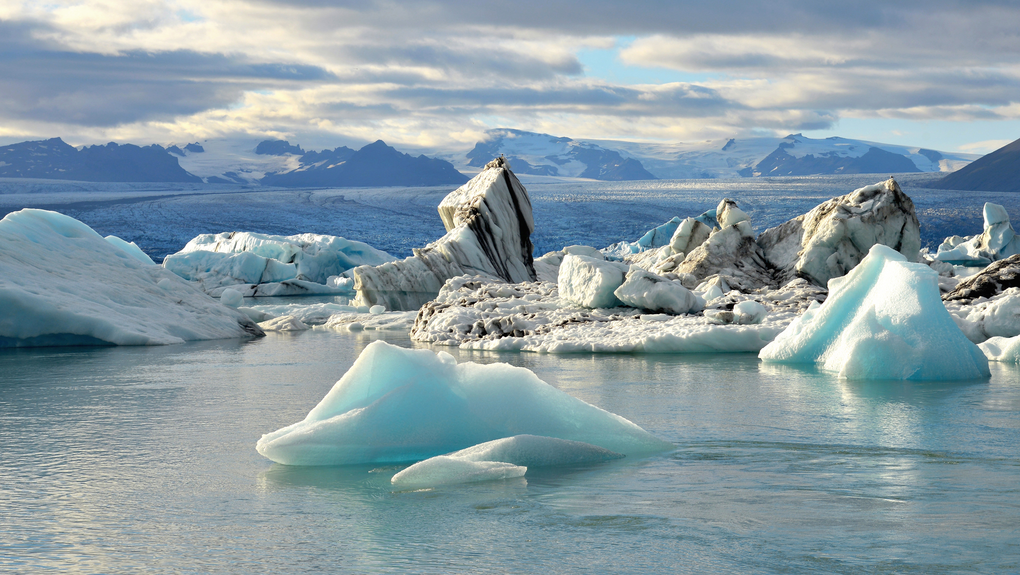 Jkulsrln lagoon is filled with floating blue icebergs Day 4 Travel up the - photo 6