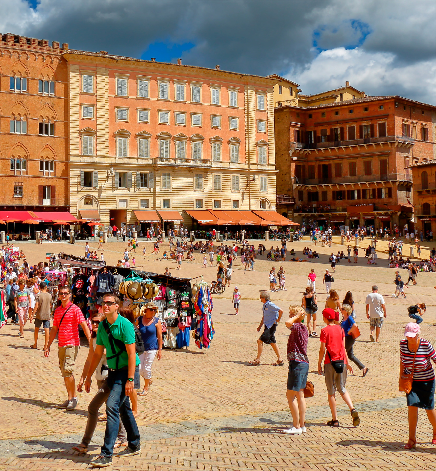 t The piazza is the centre of community life in Tuscany and the welcome upon - photo 11