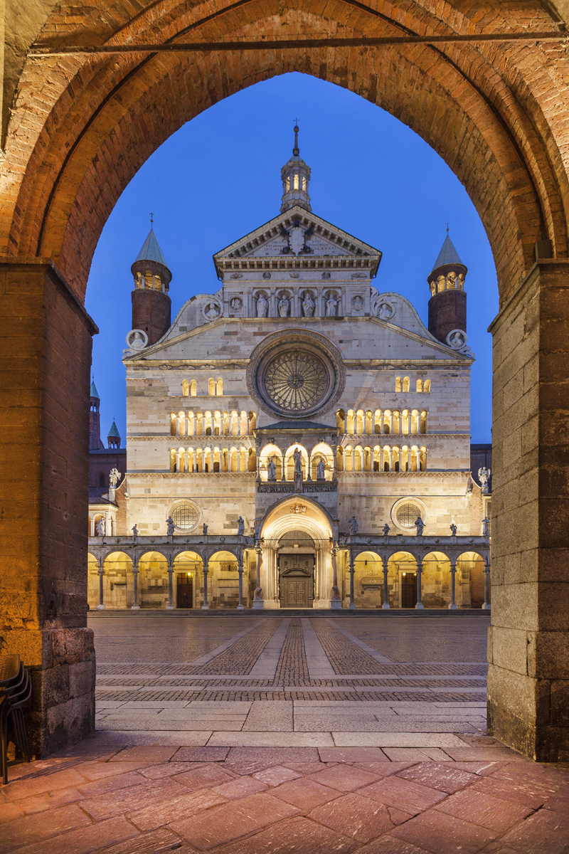 ClickAlps DUOMO CREMONA Contents iStock Introduction to The Italian Lakes - photo 3