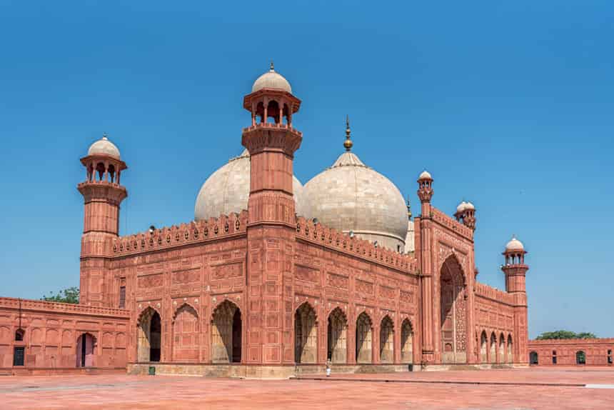 Badshahi Mosque Though no longer the largest of Pakistans mosques this icon - photo 4