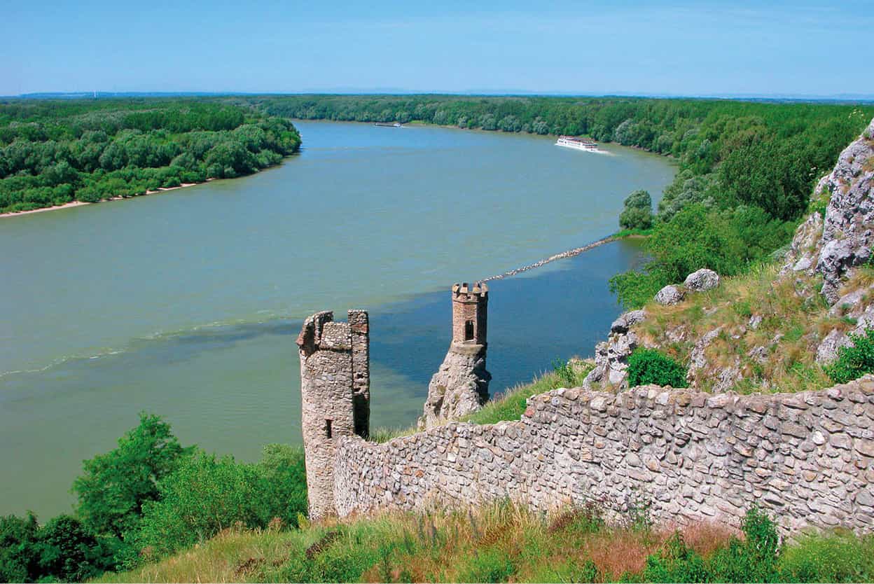 Danube Bend One of the most enchanting stretches of the River Danube sweeps - photo 5