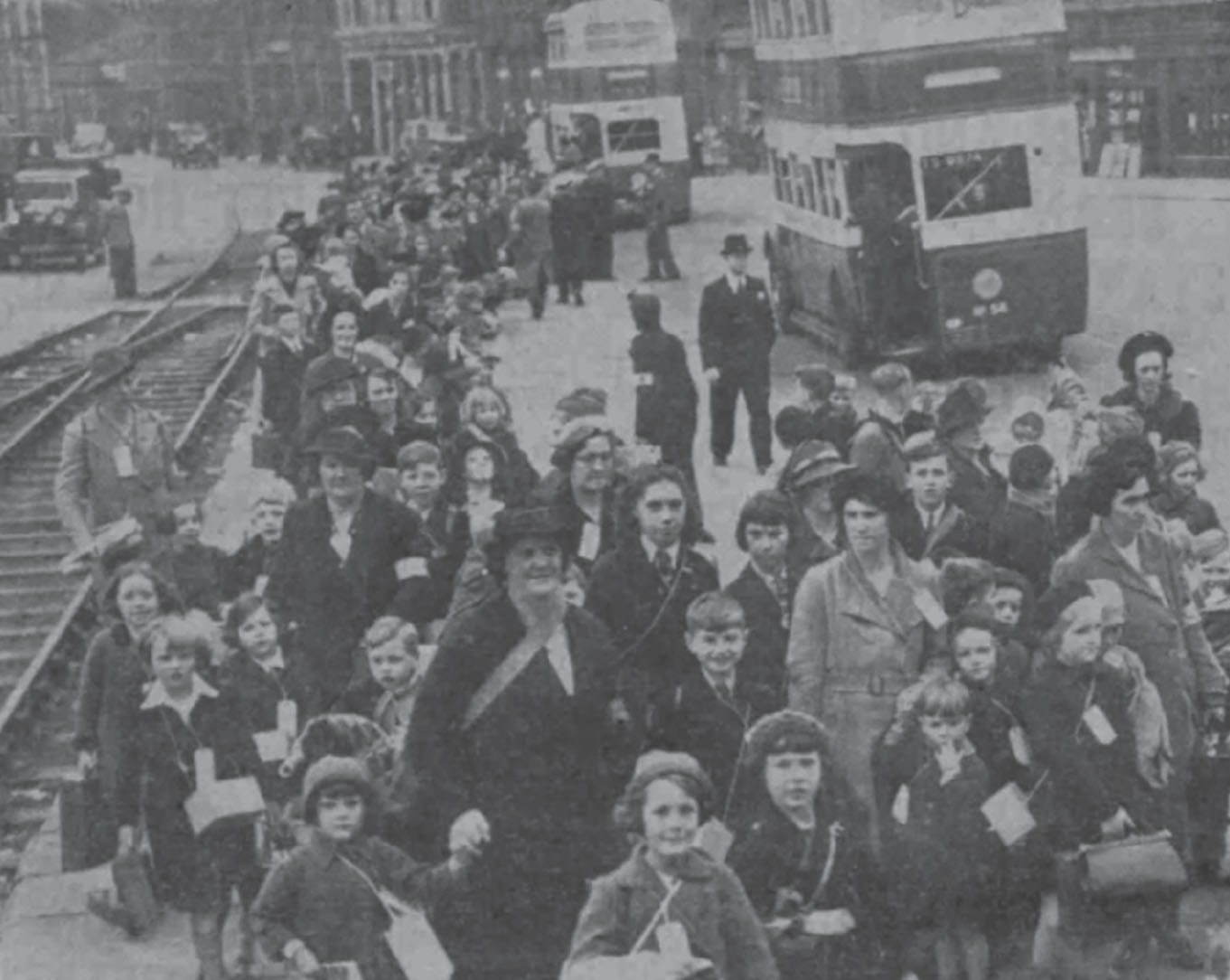 Dundee evacuees arrive by bus at East Station Dundee Evening Telegraph - photo 3