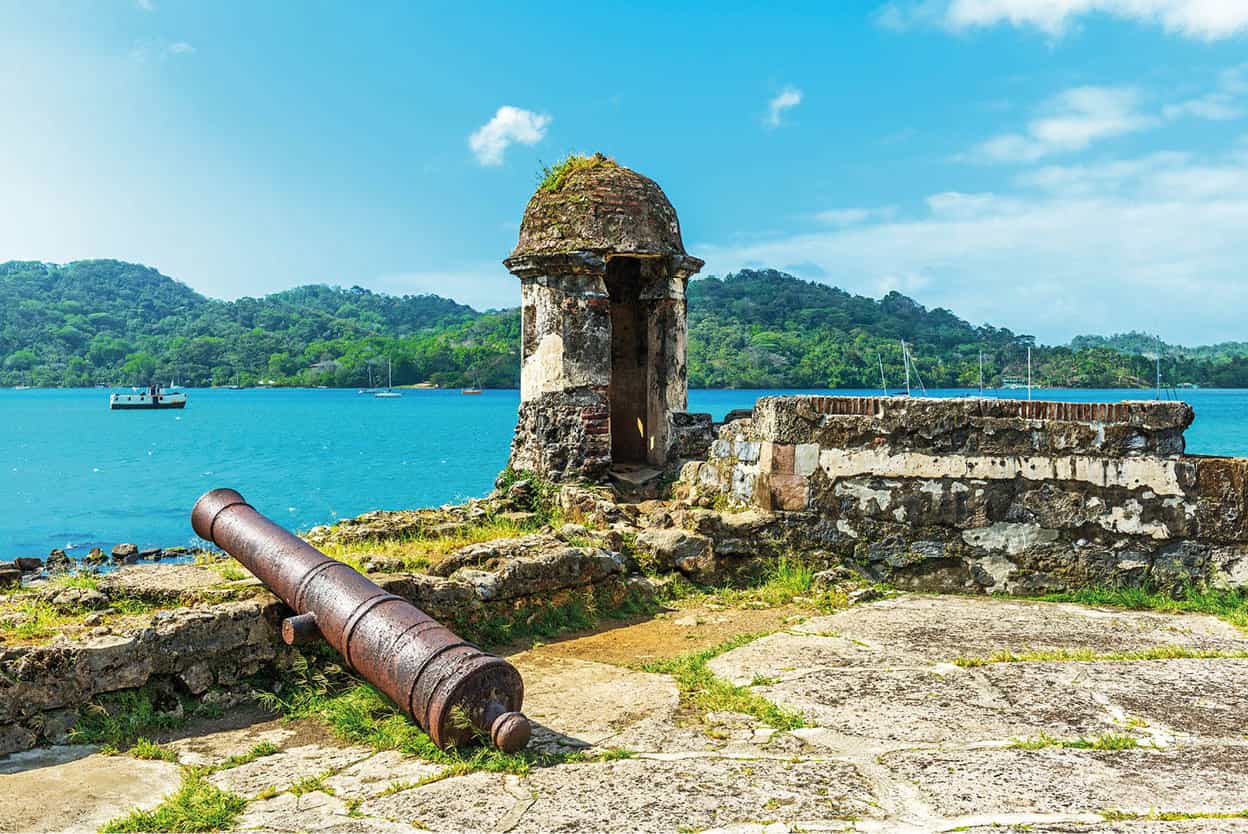 Colonial forts The ruined colonial forts of San Lorenzo and Portobelo are - photo 6