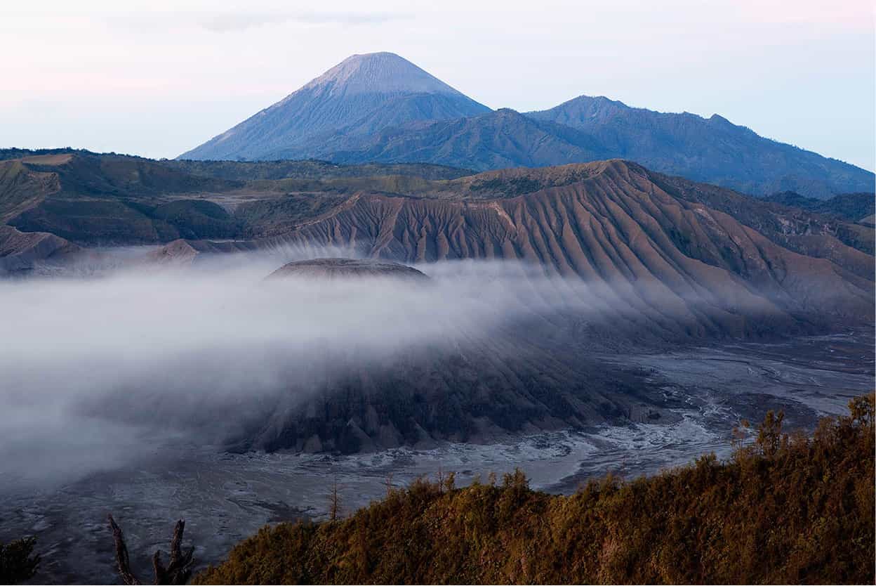 Gunung Bromo This majestic smoke-belching volcano high above the padi fields - photo 4