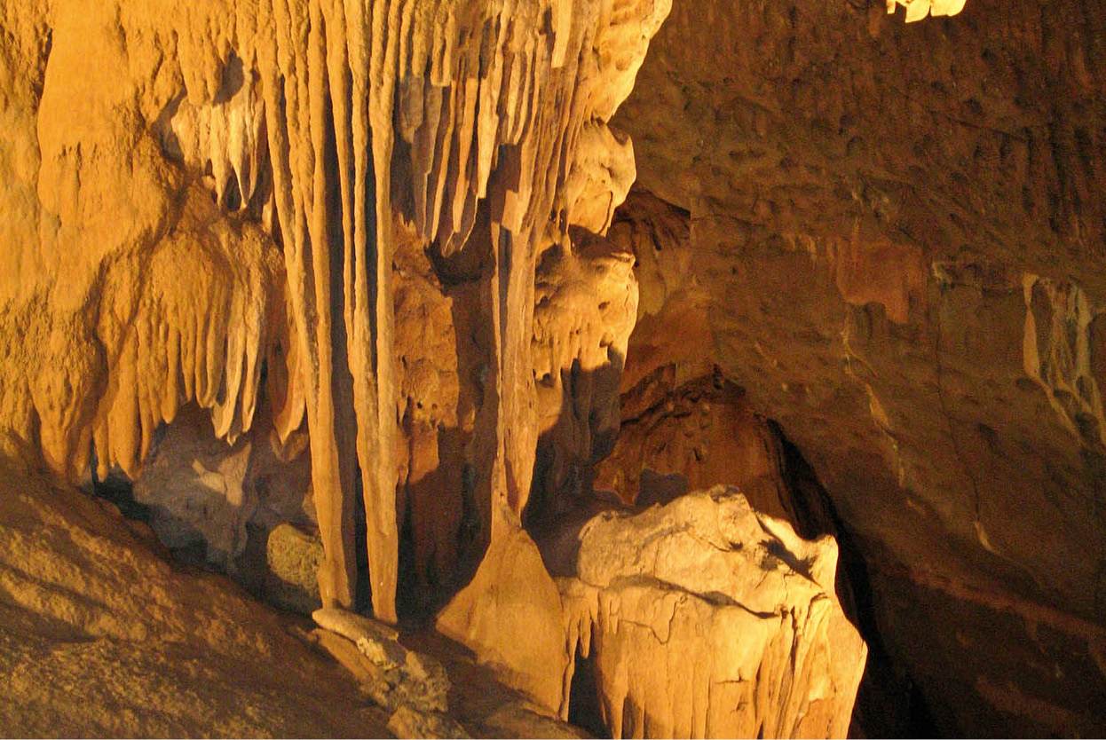 Top Attraction 3 Oman Tourism Al Hoota Cave Spectacular underground - photo 6