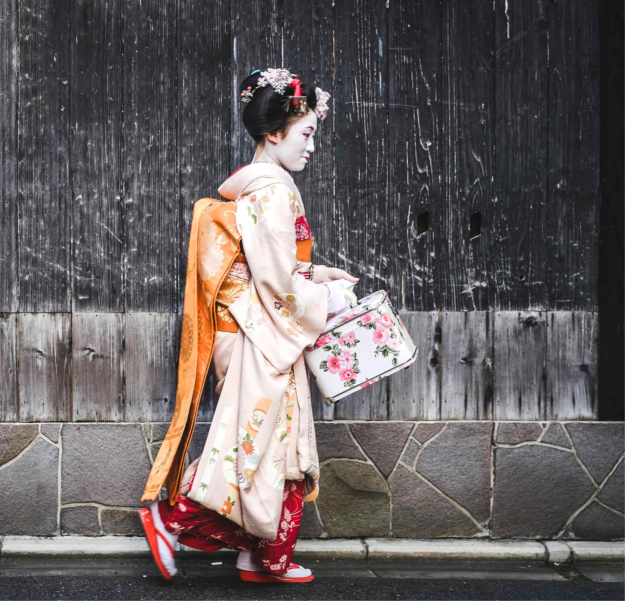 D An apprentice geisha in Kyoto g welcome to japan Japan stretches from - photo 2