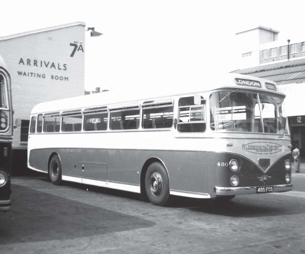 Another new 36ft-long Reliance there that day is Aldershot District No480 - photo 7