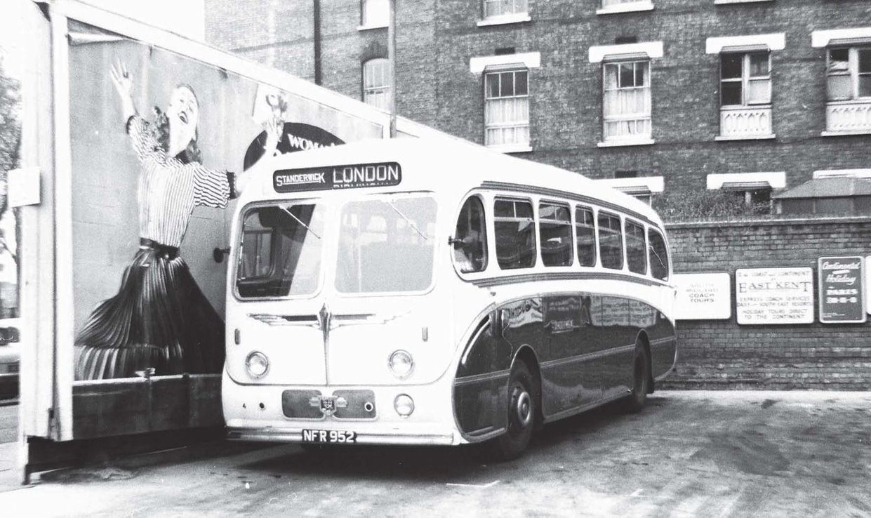 The Burlingham Seagull was one of the most popular coach designs of the - photo 10