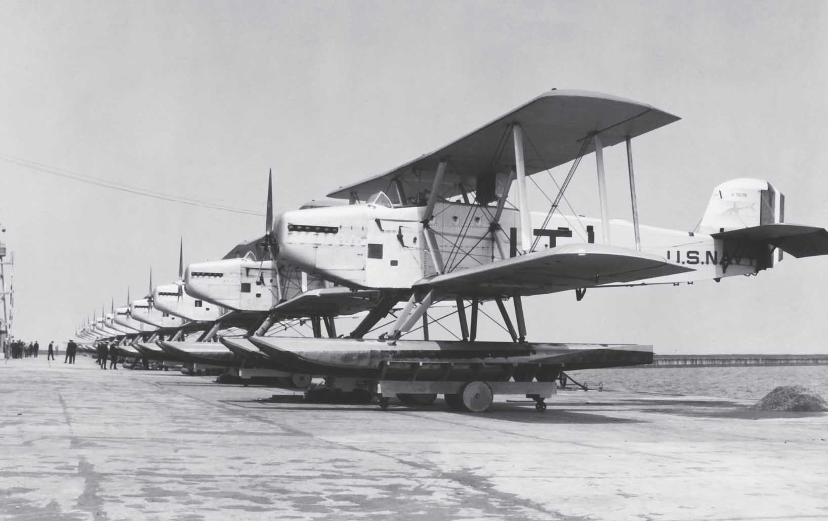 A line-up of newly delivered float-equipped Martin T3M-1 torpedo bombers in - photo 5