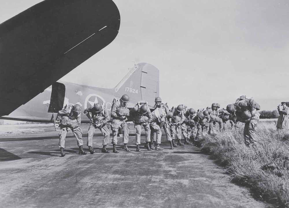 Men of the 509th PIR conduct final checks before a training jump A - photo 2