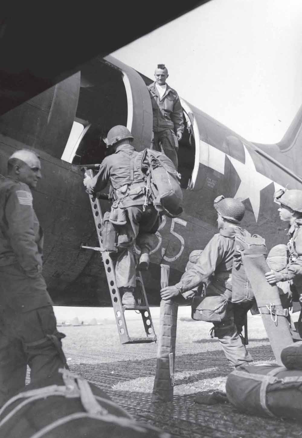 Heavily laden US paratroops board the aircraft that will take them behind enemy - photo 5