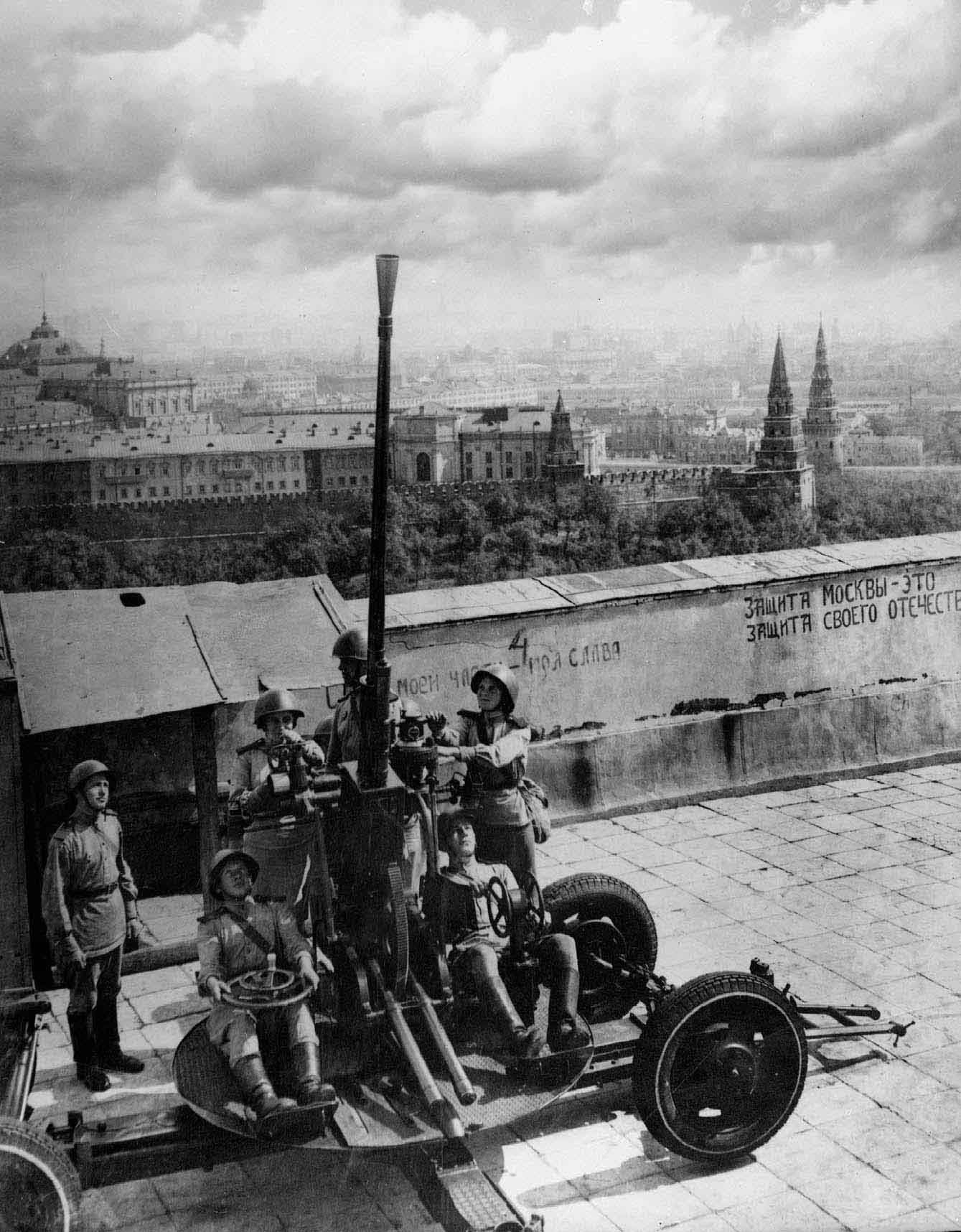 Defending Moscow in the summer of 1941 The War on the Eastern Front The - photo 2