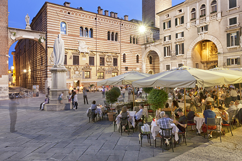 Francesco Iacobelli PIAZZA DEI SIGNORI VERONA Fact file Napoleon claimed - photo 5