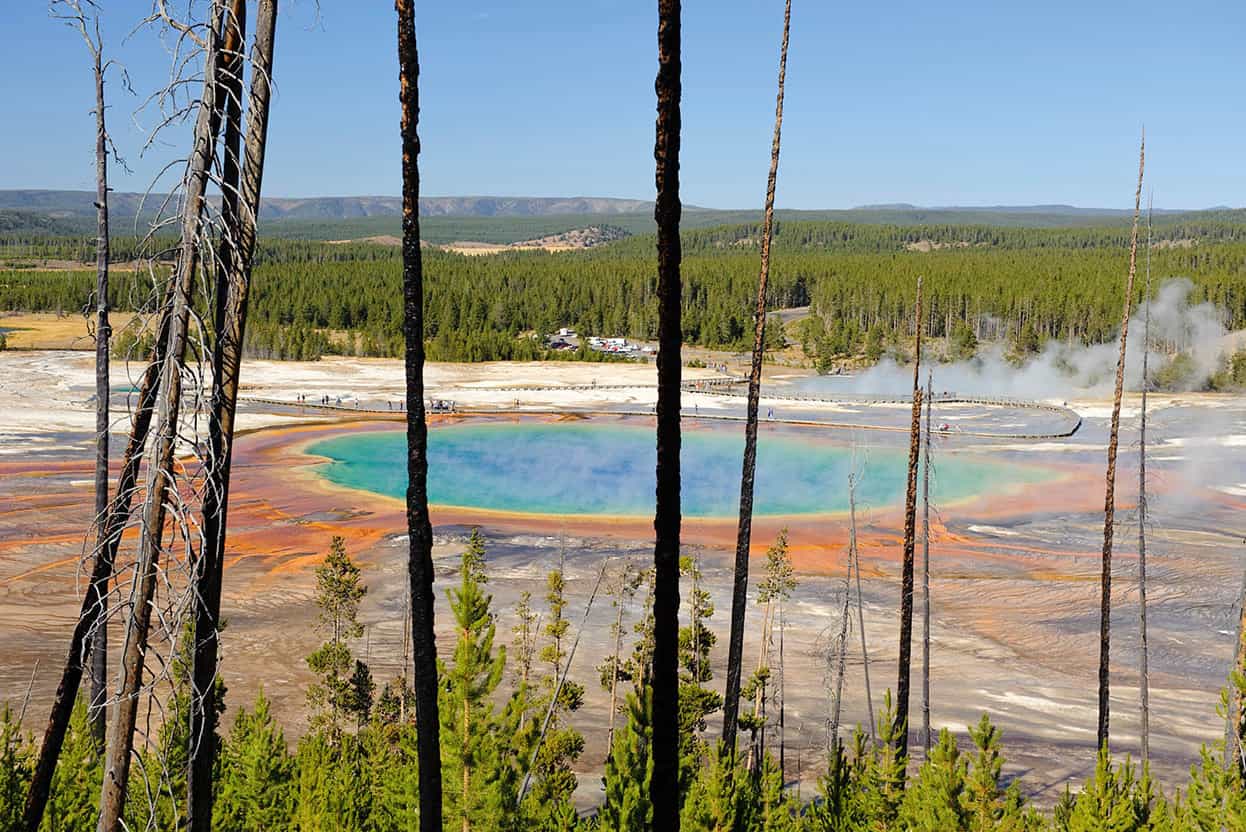 Yellowstone National Park Spewing geysers bubbling mudpots sizzling hot - photo 6