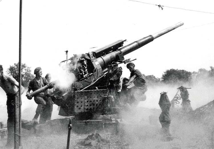 A 37-inch gun in action in August 1944 during the battle of the Falaise - photo 9