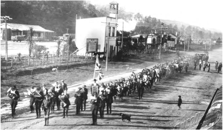 Taumarunui 12 November 1918 Armistice parade on Hakiaha Street childrens - photo 3